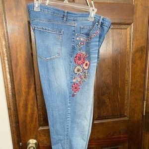 Ladies jeans inseam 28 1/2” excellent condition